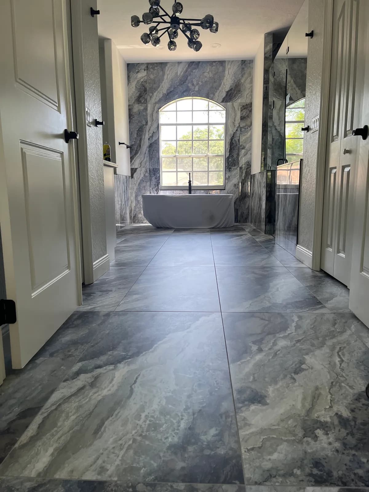 Travertine Versailles pattern floor in a transitional Florida home